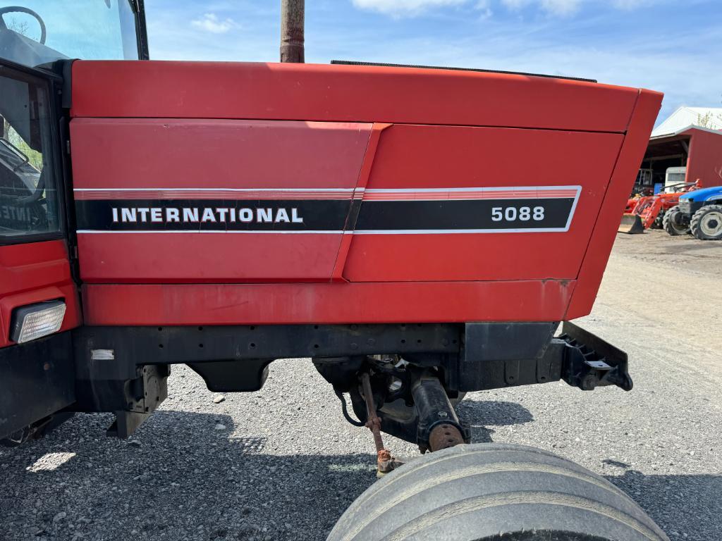 323 International 5088 Tractor