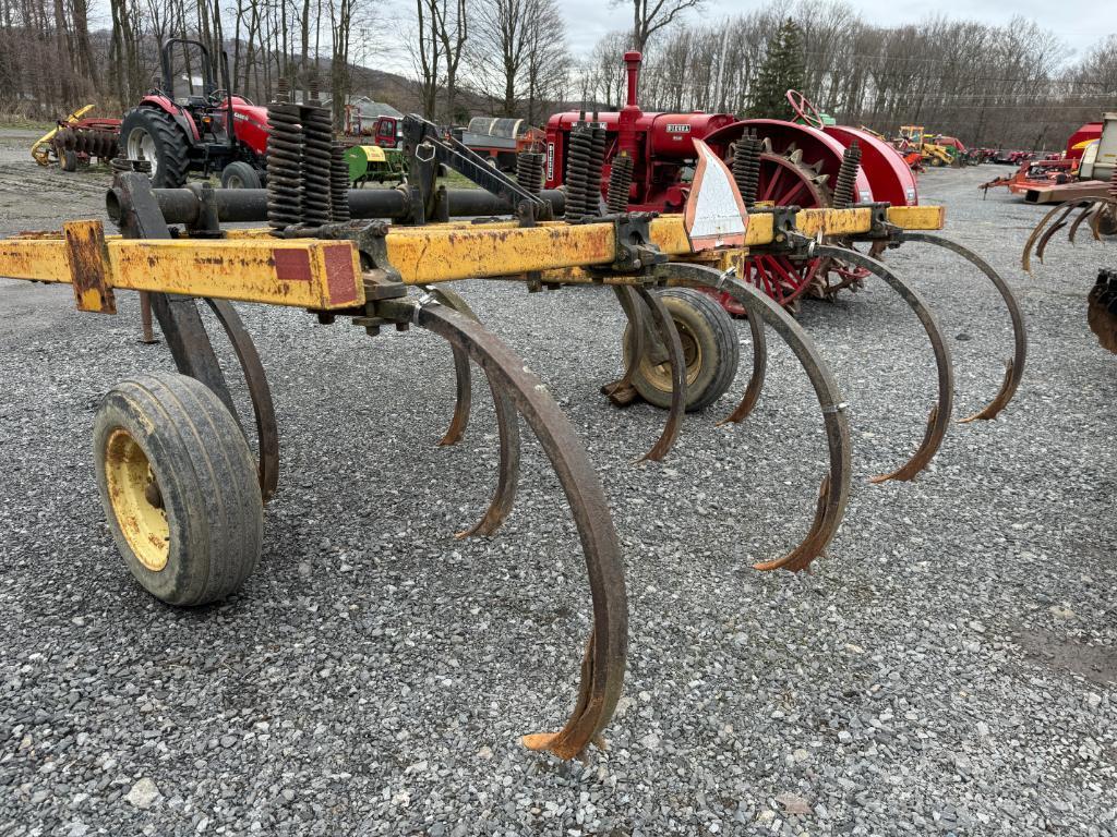 324 Taylor Way 10-Shank Chisel Plow