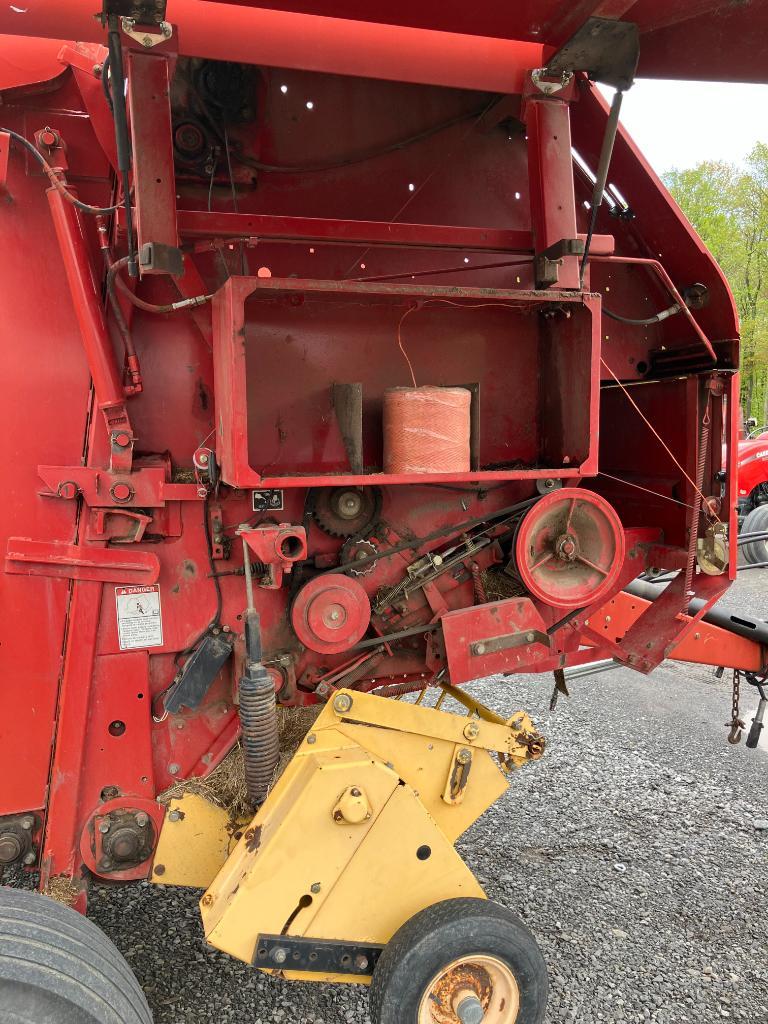 332 New Holland BR740 Round Baler