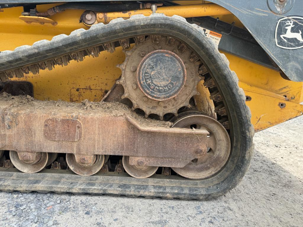 401 John Deere 323D Skid Steer