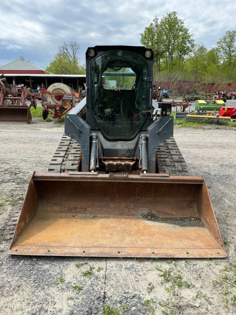 401 John Deere 323D Skid Steer