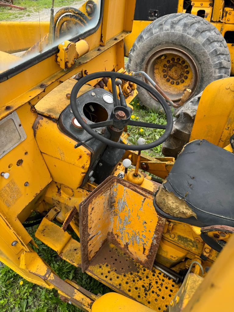 404 Deere 400 Loader Backhoe