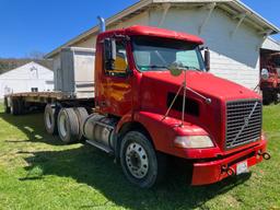 7 2004 Volvo Tractor