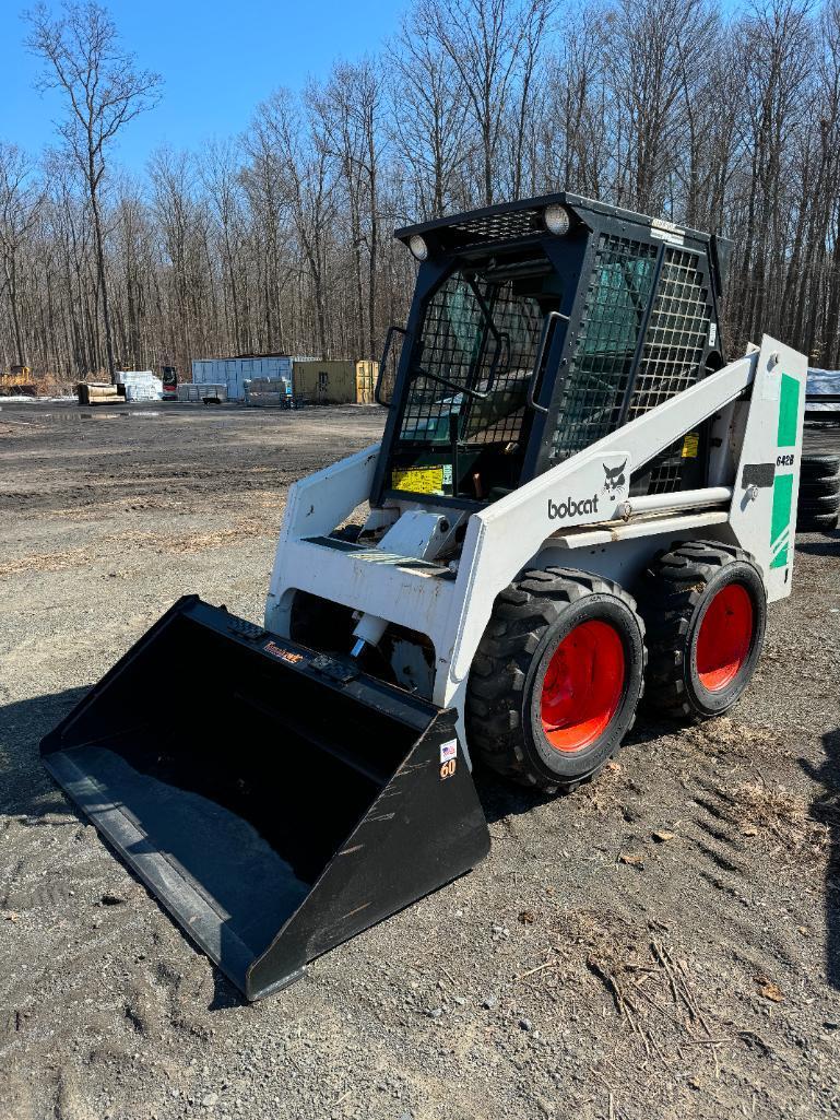 2851 Bobcat 642B Skid Steer