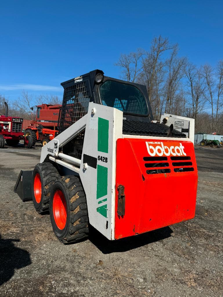 2851 Bobcat 642B Skid Steer