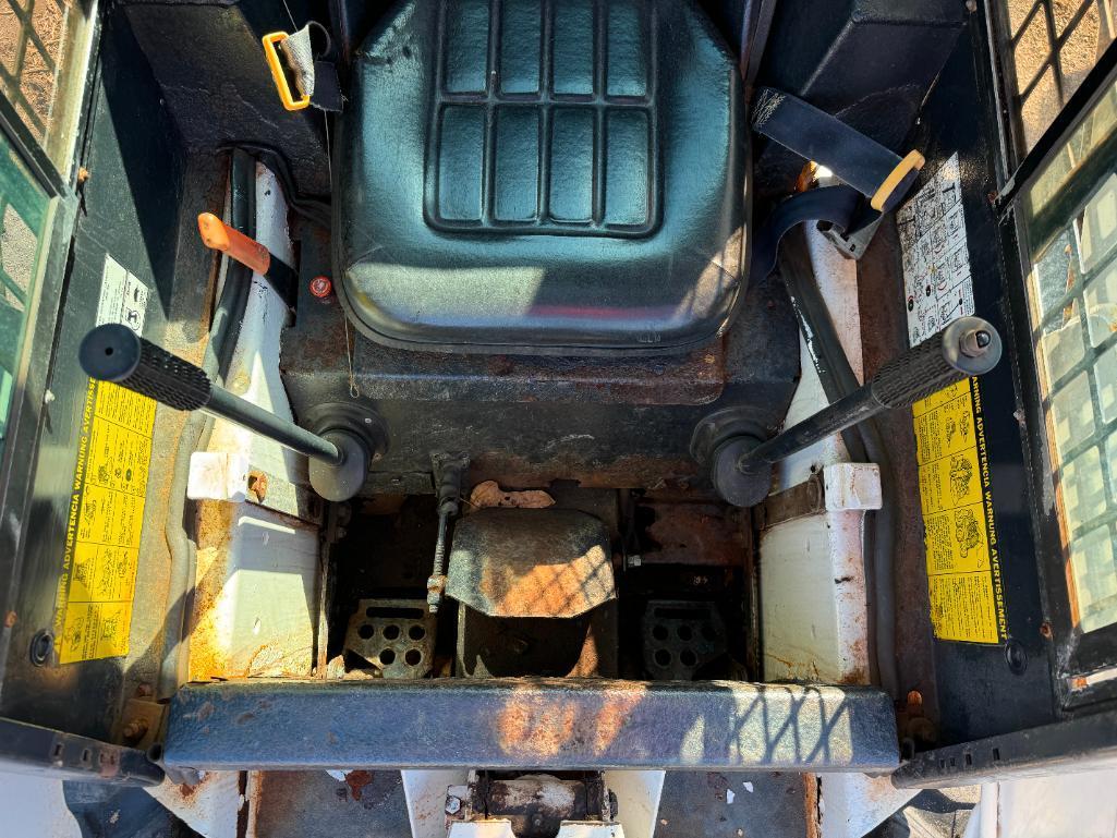 2851 Bobcat 642B Skid Steer