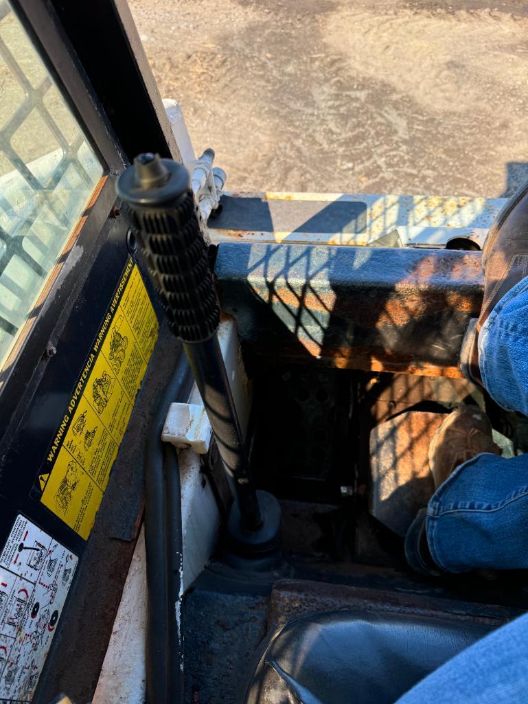 2851 Bobcat 642B Skid Steer