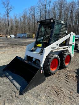 2851 Bobcat 642B Skid Steer