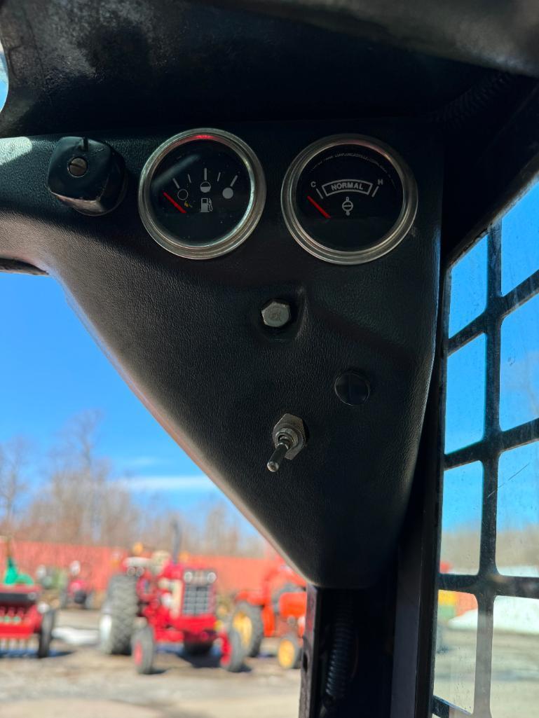 2851 Bobcat 642B Skid Steer