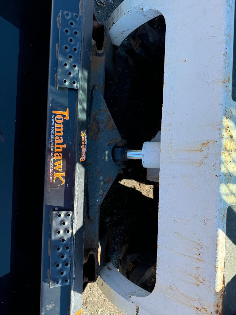 2851 Bobcat 642B Skid Steer