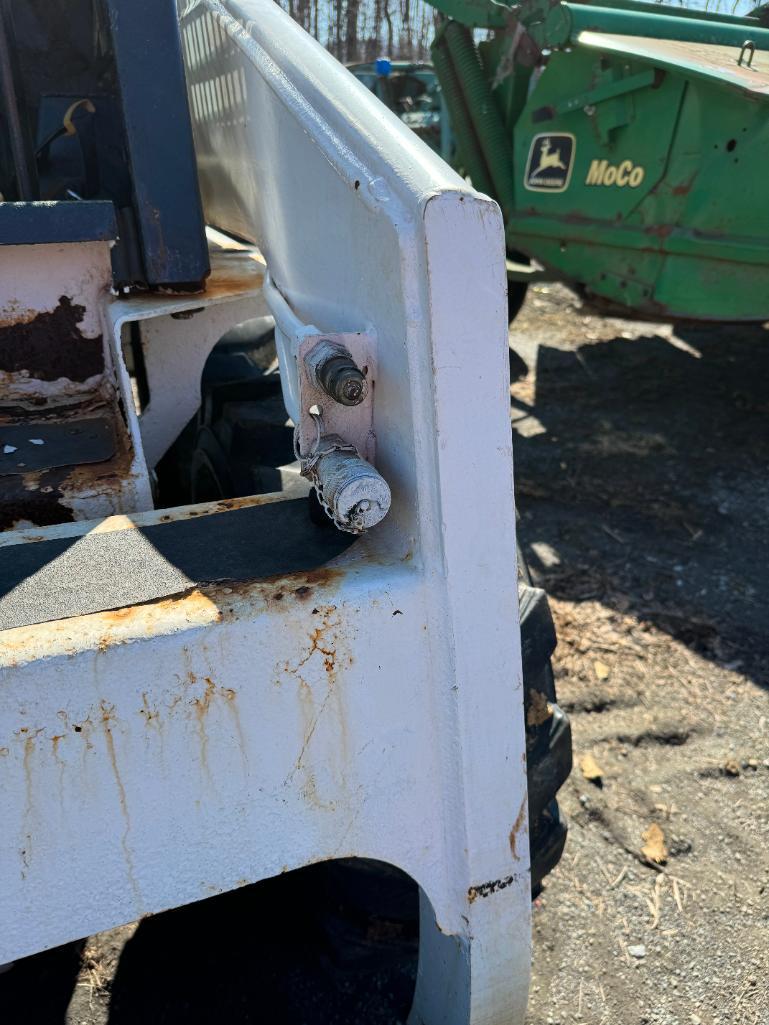 2851 Bobcat 642B Skid Steer