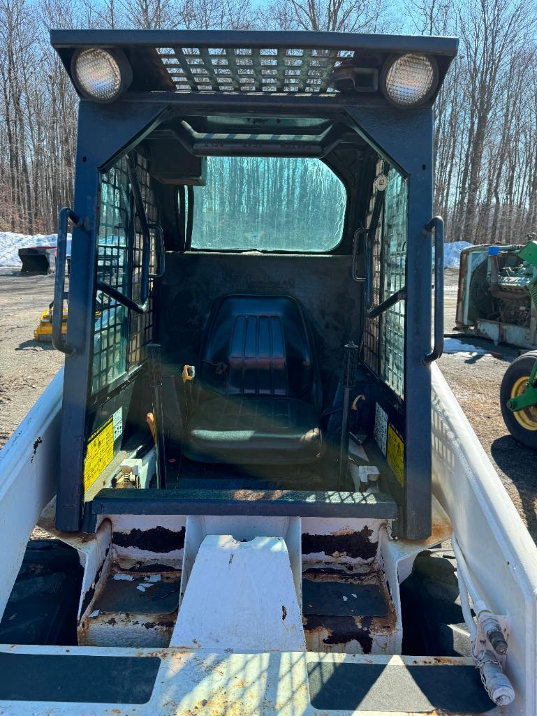 2851 Bobcat 642B Skid Steer