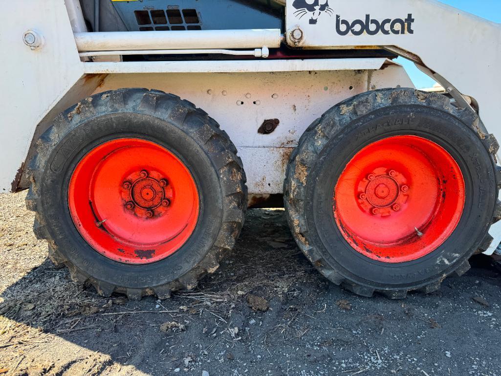 2851 Bobcat 642B Skid Steer