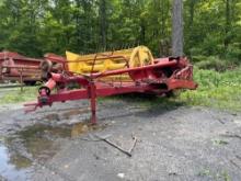 3201 New Holland 472 Haybine
