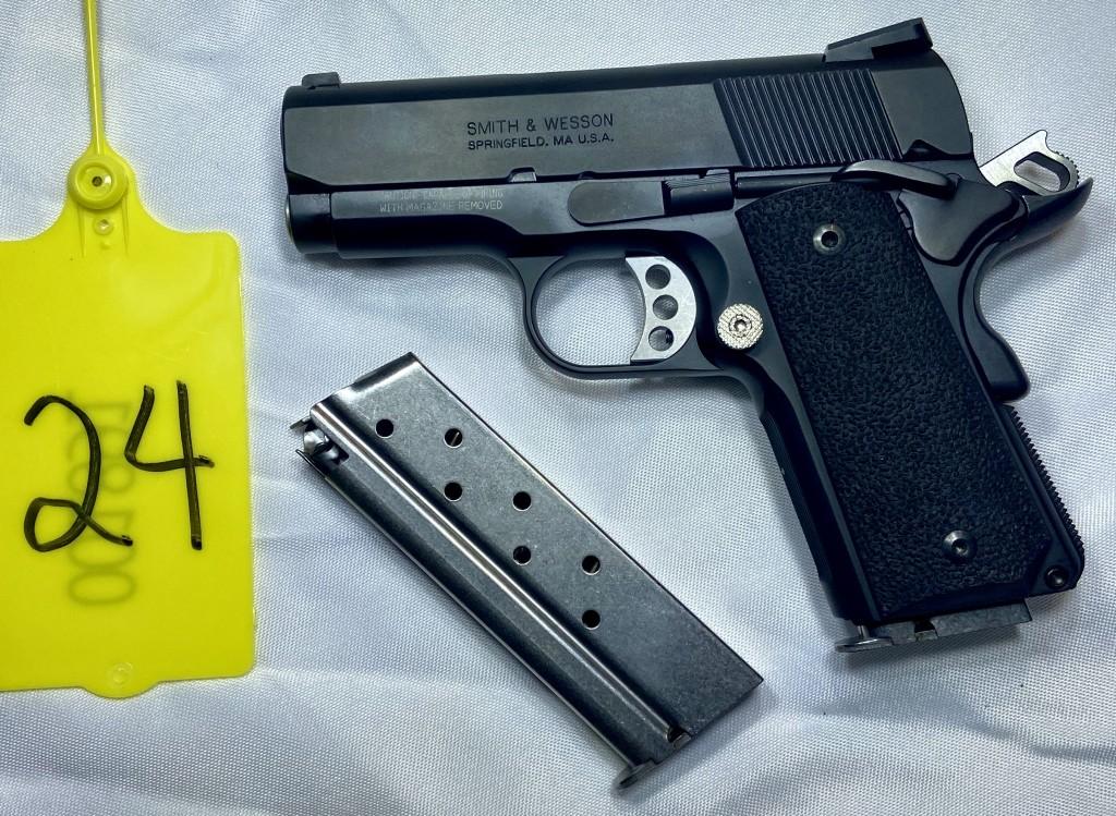 SMITH & WESSON