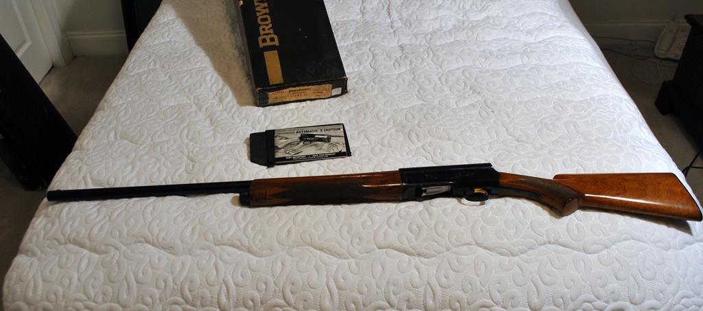 Browning Auto-5 Light Twelve 12 Ga. 2¾” Shotgun, 28” Barrel, Grade I, Mod. Choke, Blued, Walnut