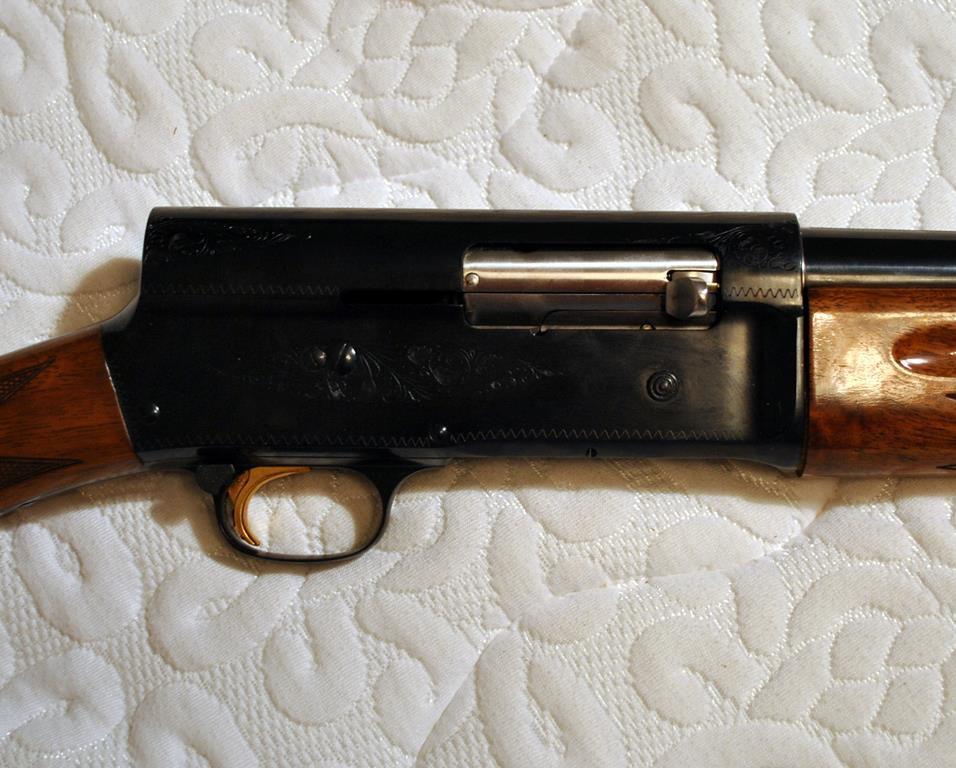 Browning Auto-5 Light Twelve 12 Ga. 2¾” Shotgun, 28” Barrel, Grade I, Mod. Choke, Blued, Walnut