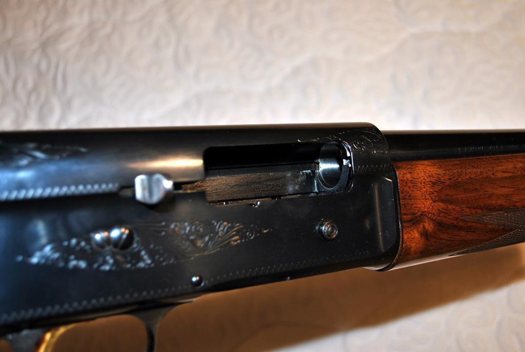 Browning Auto-5 Light Twelve 12 Ga. 2¾” Shotgun, 28” Barrel, Grade I, Mod. Choke, Blued, Walnut