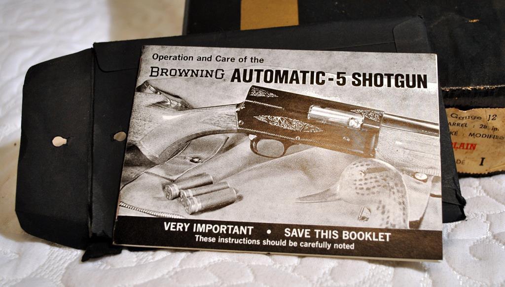 Browning Auto-5 Light Twelve 12 Ga. 2¾” Shotgun, 28” Barrel, Grade I, Mod. Choke, Blued, Walnut