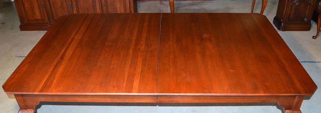 Beautiful Lexington Bob Timberlake Queen Anne Style Cherry Dining Table w/ Two Ext. Leaves, Pad Feet