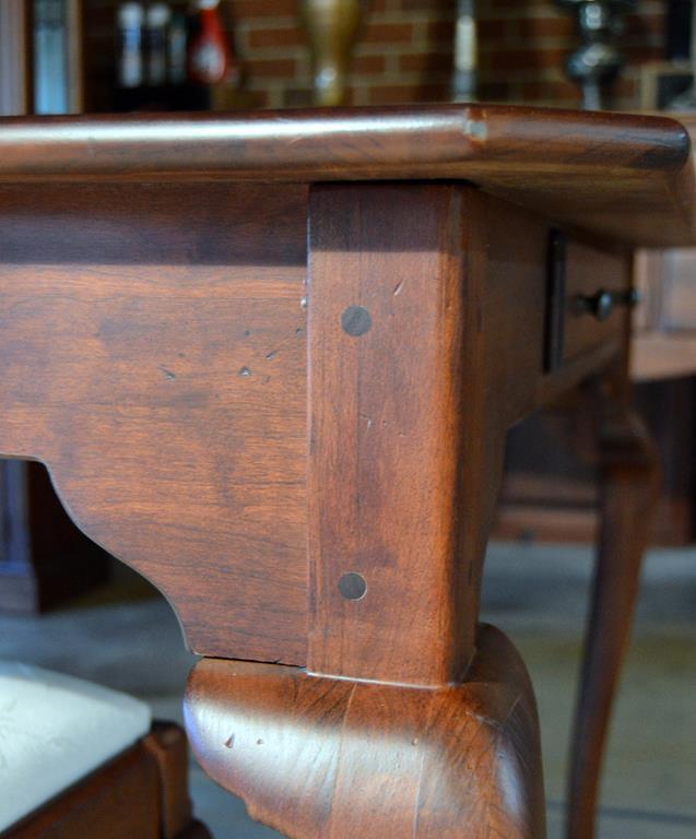 Beautiful Lexington Bob Timberlake Queen Anne Style Cherry Dining Table w/ Two Ext. Leaves, Pad Feet