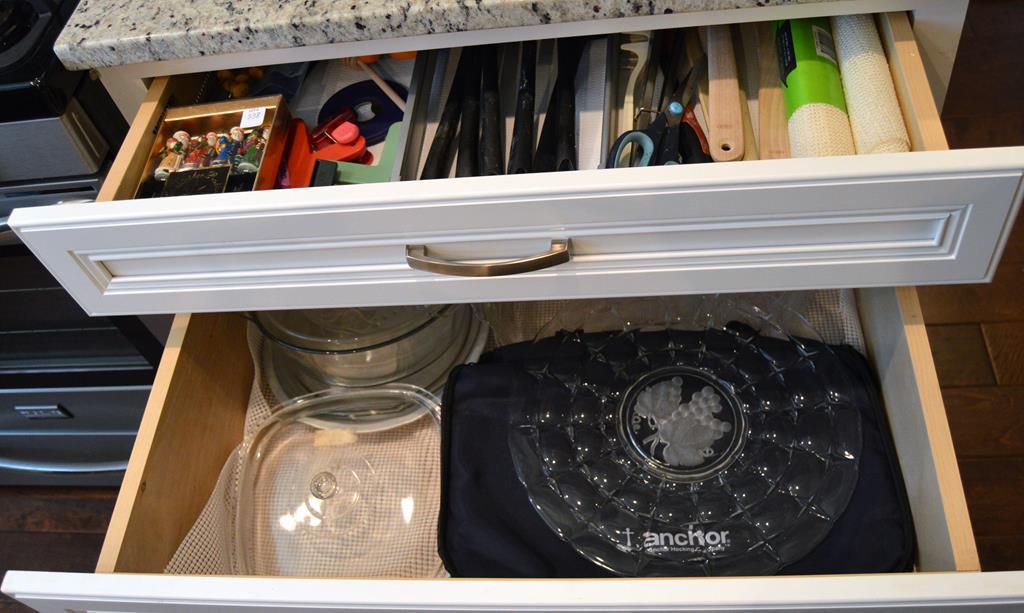 Lot of Kitchen Cookware, Servingware, Etc.