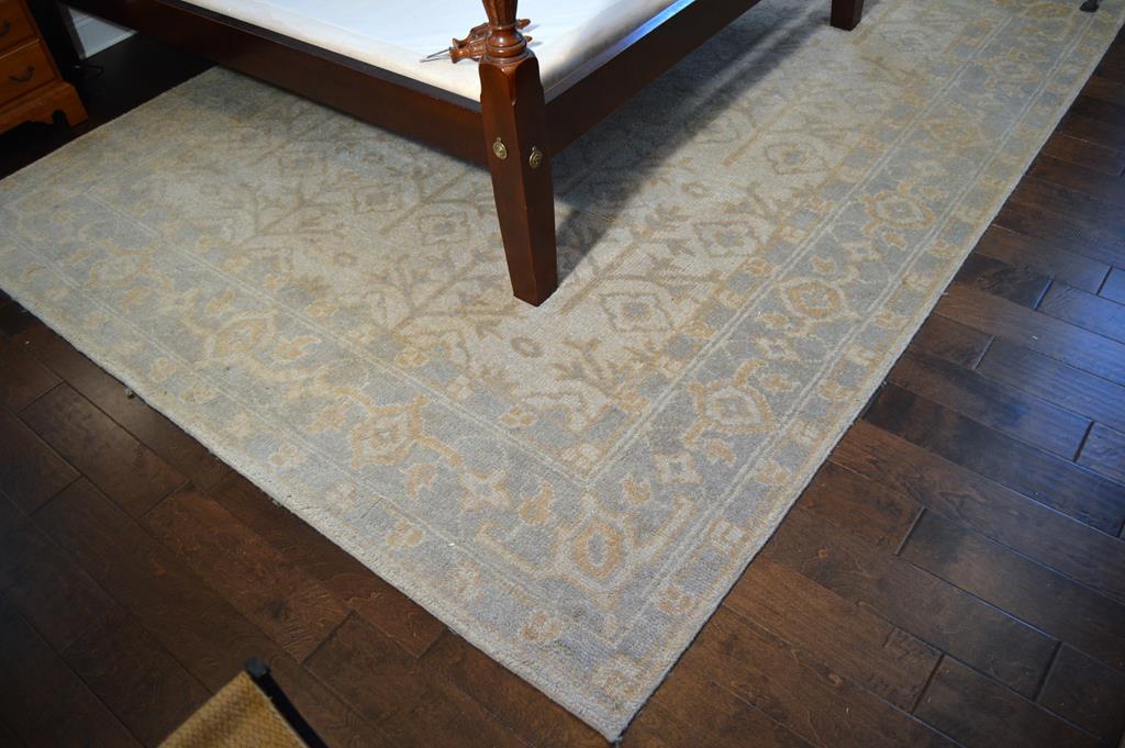 Ballard Designs Catherine Rug, 100% Wool Hand-Tufted, Persian Style, 8 x 10