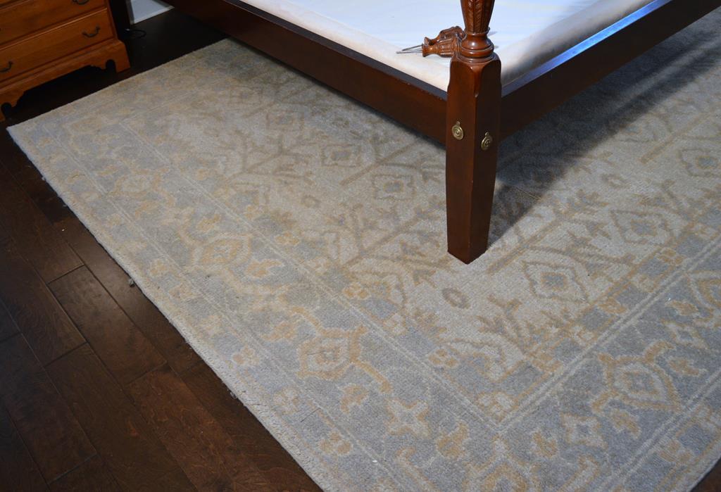 Ballard Designs Catherine Rug, 100% Wool Hand-Tufted, Persian Style, 8 x 10