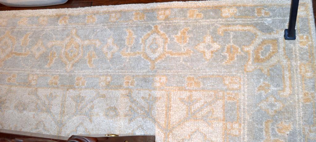 Ballard Designs Catherine Rug, 100% Wool Hand-Tufted, Persian Style, 8 x 10