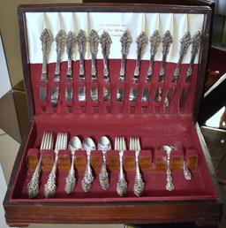 12 Placesettings International Deepsilver Silverplate Flatware Set w/ Storage Case