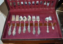 12 Placesettings International Deepsilver Silverplate Flatware Set w/ Storage Case