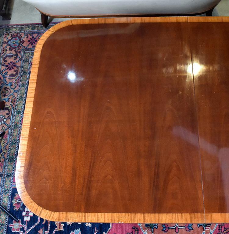 Handsome Drexel Furn. Sheraton Banded Mahogany Dining / Conference Table w/ Two Leaves