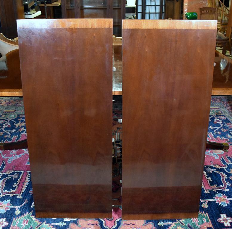 Handsome Drexel Furn. Sheraton Banded Mahogany Dining / Conference Table w/ Two Leaves