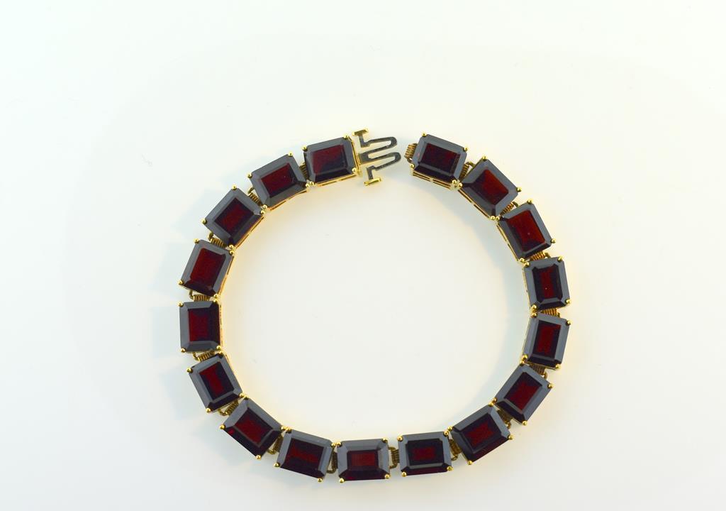 10K Gold and Garnet 8.5” Link Bracelet
