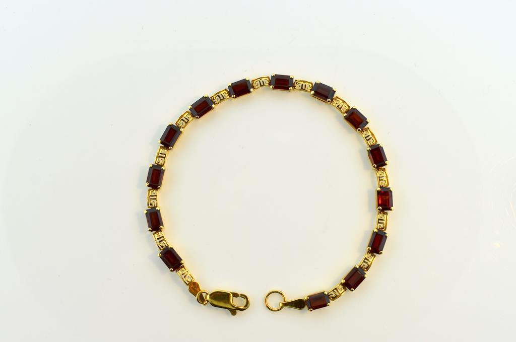 14K Gold and 10.5 Carat Lab Ruby 7.5” Link Bracelet
