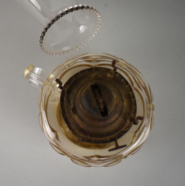 Antique P&A Manufacturing Co. Brass & Peanut Pattern Glass Oil Kerosene Lamp with Finger Loop