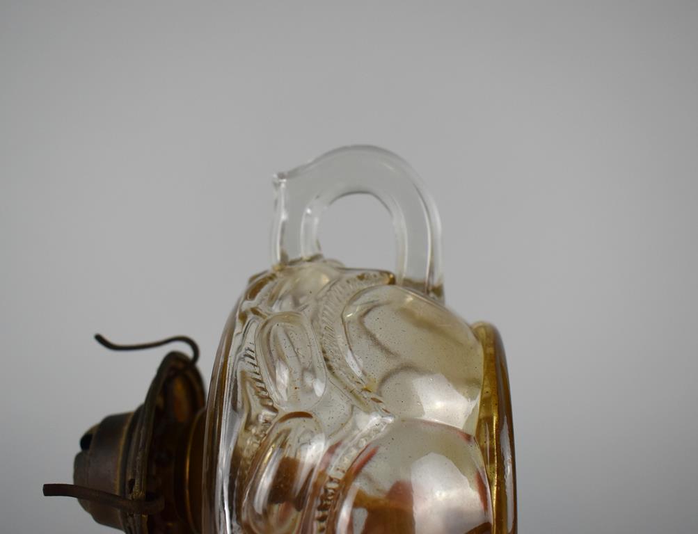 Antique P&A Manufacturing Co. Brass & Peanut Pattern Glass Oil Kerosene Lamp with Finger Loop