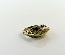 14K White Gold and Diamond Ring with Filigree Top, Size 7.5