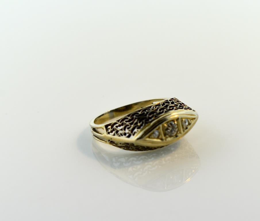 14K White Gold and Diamond Ring with Filigree Top, Size 7.5