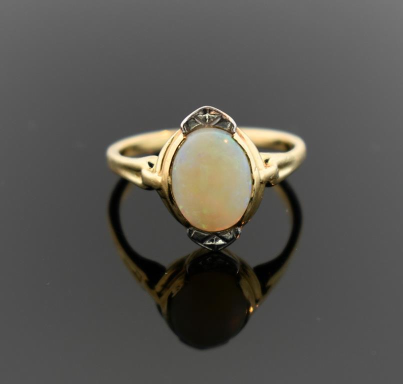 14K Gold and Opal Cabochon Ring, Size 7.5