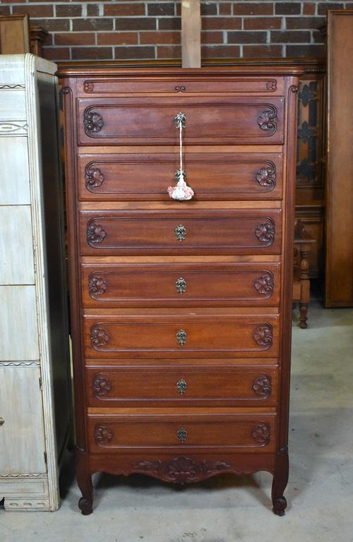 Elegant Vintage Mahogany Seven Drawer Locking Seminiare Chest