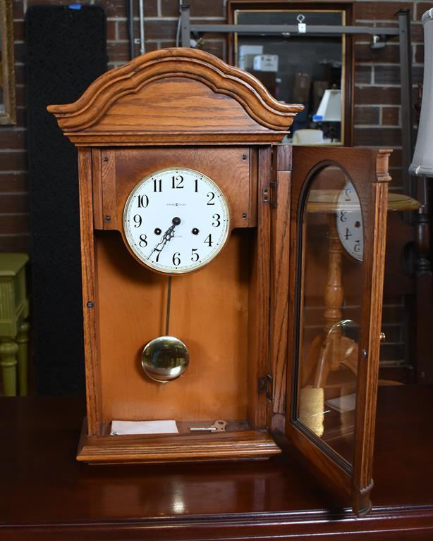 Howard Miller Oak Case Key Wind Shelf Clock Model 613-641 with Hour Strike, USA