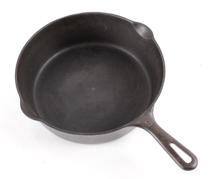 Griswold Cast Iron No 8 & 9 Skillets w/ lids