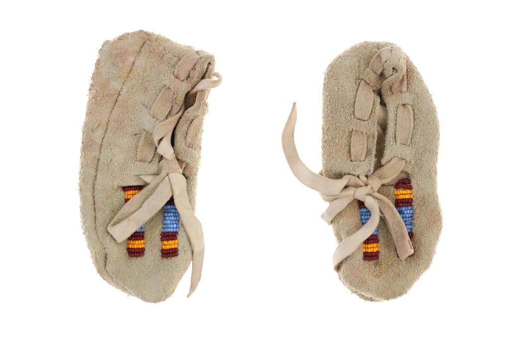 Apsáalooke Crow Beaded Hide Child's Mocassins