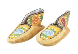 Mid 20th C. First Nations Beaded Men's Moccasins