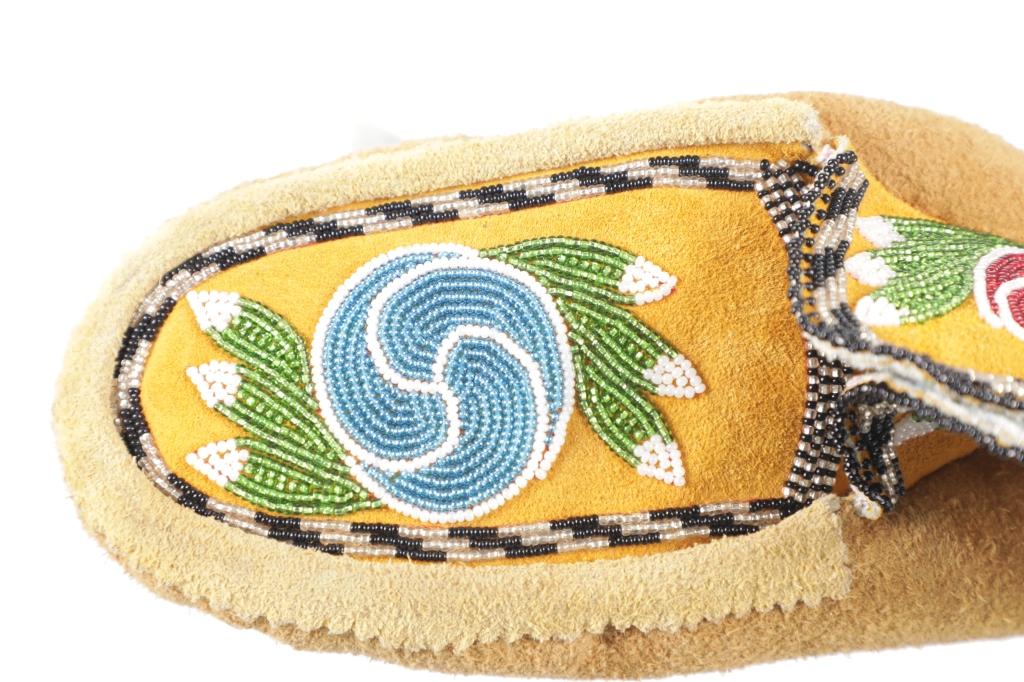 Mid 20th C. First Nations Beaded Men's Moccasins