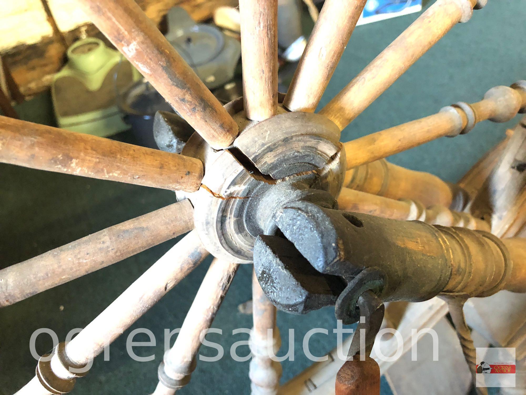 Vintage spinning wheel, needs some TLC