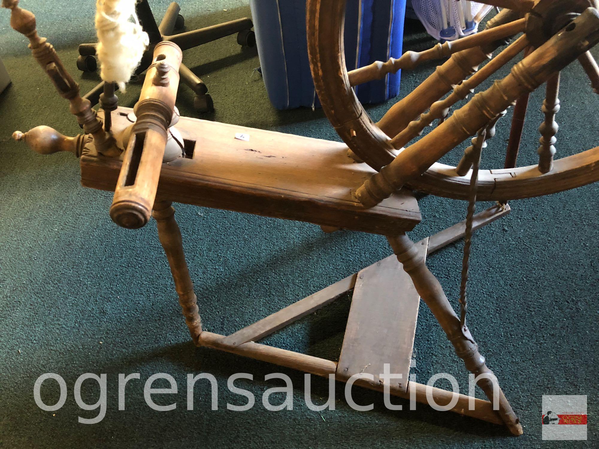 Vintage spinning wheel, needs some TLC