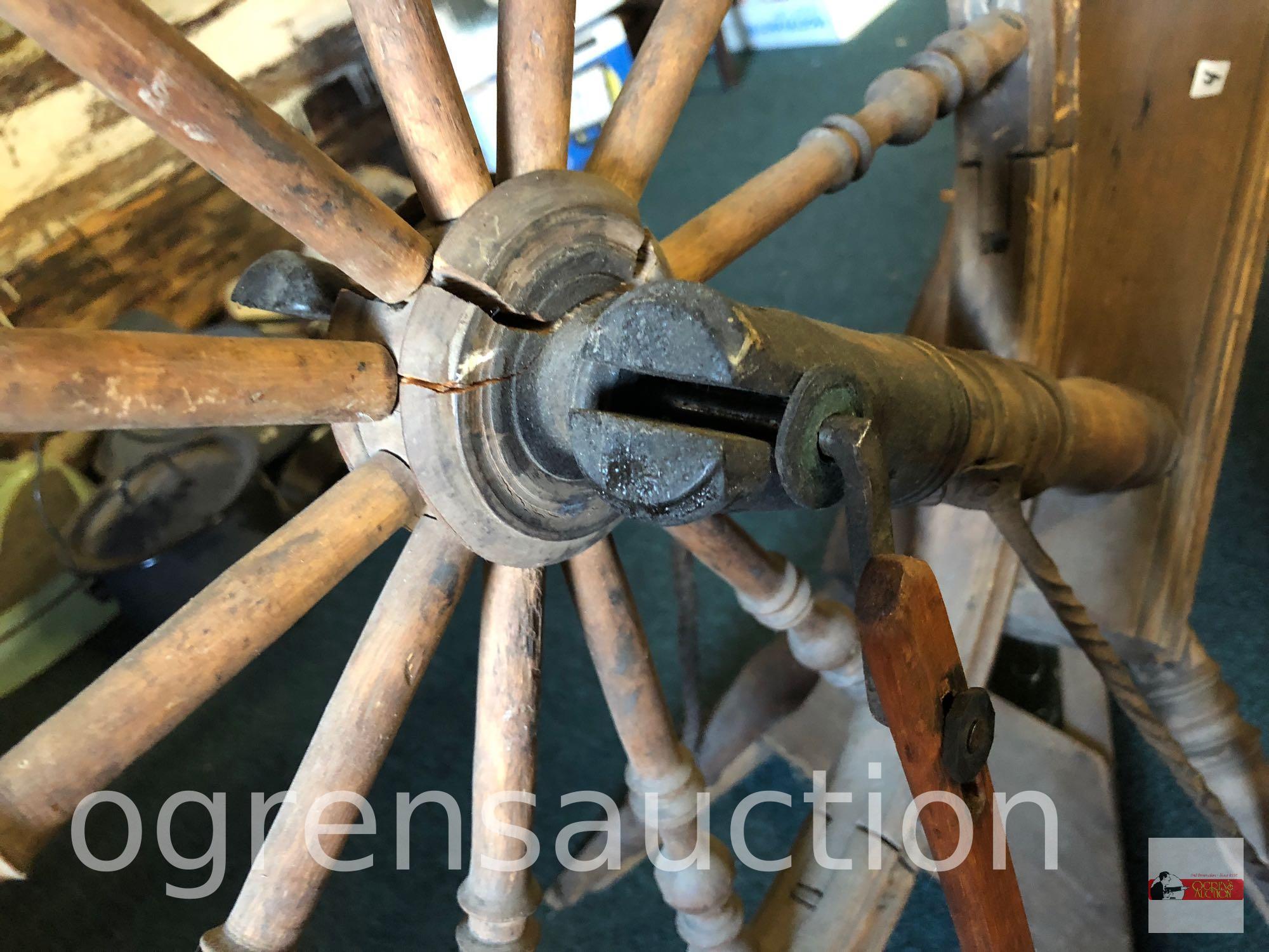 Vintage spinning wheel, needs some TLC