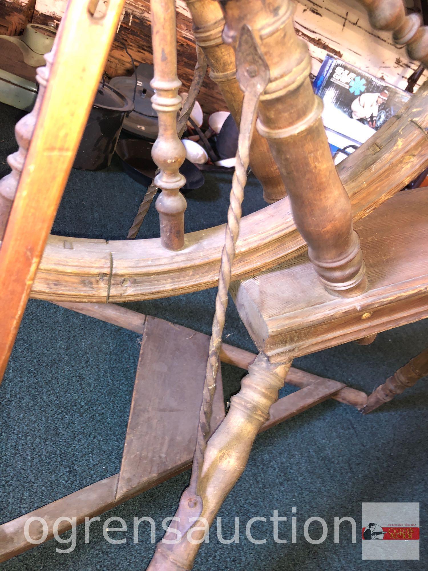 Vintage spinning wheel, needs some TLC